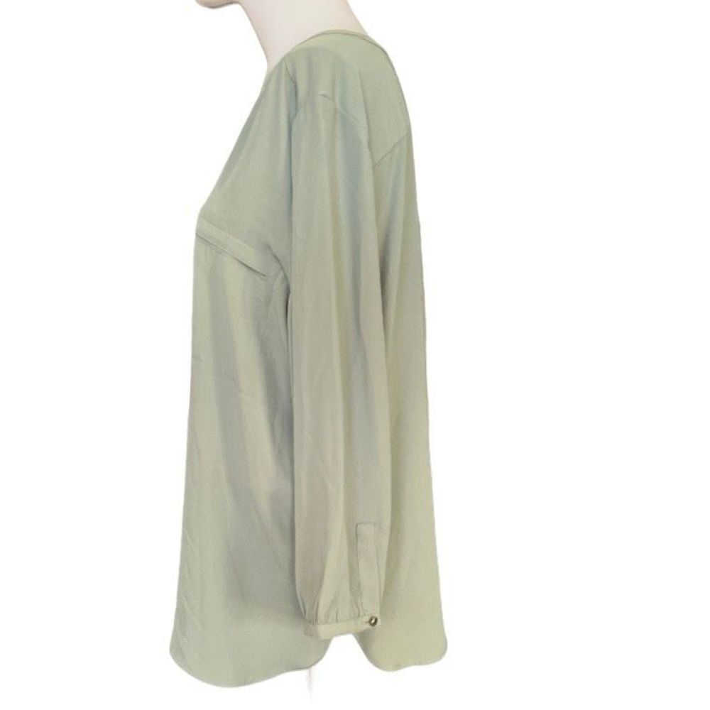 JM Collection green partial button down top - Picture 2 of 9